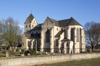 Krefeld-Hohenbudberg, St Matthias, view from south-east