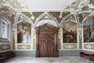 Wall painting by Stefano Torelli: Allegorical figures of the virtues of the councillors, hall door