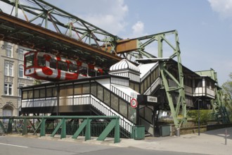 Suspension railway from Wuppertal-Oberbarmen to Wuppertal-Vohwinkel, Landgericht stop