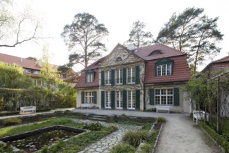 Garden side with sunken garden, the only surviving garden design by Ludwig Mies van der Rohe in