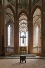 Choir with baptismal font, cross by Gerhard Marcks and Swante retable, St., Sankt, Saint