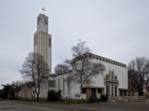 Built 1930-32 by Hans Heinrich Grotjahn, reinforced concrete skeleton construction, tower with