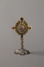 Ostensorium with an arm relic of St Leonhard, goldsmithing and textile art from the 16th to the