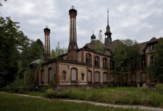 Pavilion for men around 1900 North wing with decorated chimneys v north-west