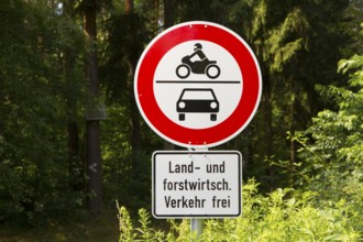 Road sign - Agriculture and forestry free