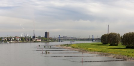 View from the A40 motorway to Alt-Homberg and the industrial plants of Thyssen-Krupp and the Hotel