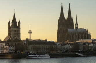 Cologne, view from the right bank of the Rhine to Groß-Sankt-Martin, cathedral and television tower