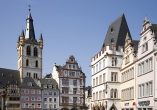 Hauptmarkt 14 on the right, so-called Steipe, around 1430, in the centre: Hauptmarkt 13: upper