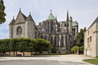 1195-1260 Main building period, view from east, left chapel St-Piat 14th century, St., Sankt, Saint