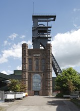 Combination of Malakow tower and headframe