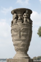 Expressionist decorative vase made of shell limestone on the bank protection wall: Nibelungen by