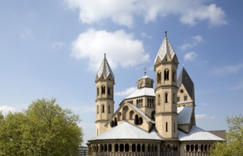 View from the north-east of the cloverleaf choir and crossing tower, St., Sankt, Saint