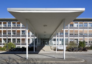 Egon Eiermann 1951-56, administration building from the south with retractable wooden blinds,