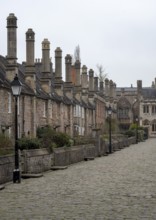 Wells, Cathedral, medieval lane Vicar's Close, oldest intact terraced house complex in Europe from