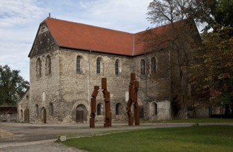 In front of it, metal sculpture FÜNF ERDTEILE by Johann Peter Hinz, 2000, St., Sankt, Saint