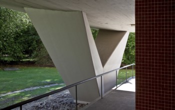 Block of flats by Oscar Niemeyer built for INTERBAU in 1957, inclined columns