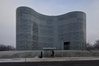 Technical University, Library by HERZOG & de MEURON 1998-2004, exterior view at dusk