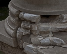 Large thermal baths, Grandi Terme, column base with original fragments