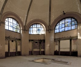 Central bathhouse around 1900, domed hall inside