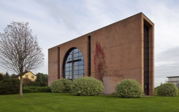 Disc-shaped portal façade, view from the west, 1997-98 by Peter Böhm and Christopher Schroeer, St.,