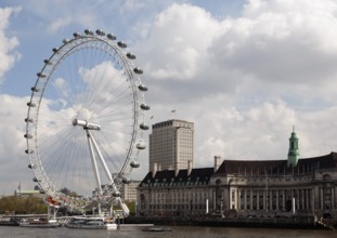 London, The London Eye, Ferris wheel on the banks of the Thames