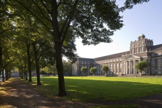 Main façade from the south with avenue