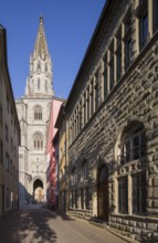 Constance, Minster, view from Katzgasse to the west façade and tower. Right House Zur Katz, former