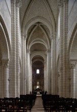 Saint-Aignan, collegiate church. Interior view through the nave to the choir. The current