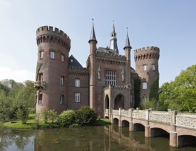 Moyland, castle park in spring