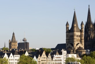 View from the Severinsbrücke bridge, behind it the cathedral, on the left the television tower, WDR