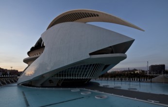 City of Arts and Sciences (cat./val. Ciutat de les Arts i de les Ciències), opera house QUEEN