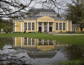 Czech Rep Frantiskovy Lázne/Franzensbad Glauber spring pavilion outside