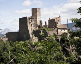 Italy S-Tyrol Missian Castle Hocheppan v SSW. Romanesque hilltop castle