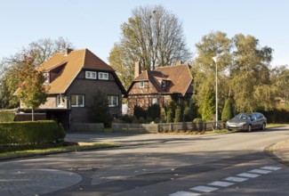 Built around 1933 by Friedrich Kühnen, student of Karl Buschhüter, east side