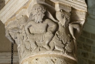 Neuvy-Saint-Sépulchre, collegiate church of St-Jacques, rotunda, column capitals, bearded men with