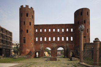 Roman city gate from the 1st century, city side