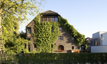 Residential building for Heinrich Campendonck, built by Karl Buschhüter in 1922, north side, on the