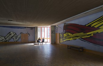 Lecture theatre foyer of the preclinical institutes with the mural by US pop artist Roy