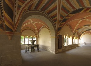 Cloister with well house, St., Sankt, Saint