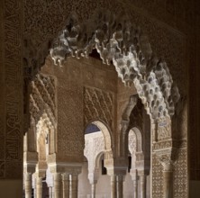 Nasrid Palace, Court of Lions, capitals and stuccoed pillars and arcades