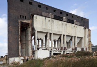 Modern building with Wilhelminian-style core, coal feed hopper freely visible