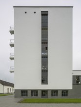 Dessau, Bauhaus, Prellerhaus 1925-26 by Walter Gropius, balconies side view