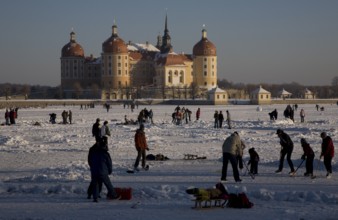 Winter, tobogganing on the frozen lake, sledging, tobogganing, winter sports