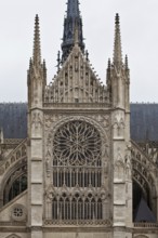 Construction began in 1220, gable of the south transept, upper part with rose window, St., Sankt,