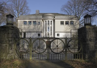 Built between 1906 and 1908 according to designs by Peter Behrens. Collaboration with Walter