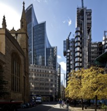 Office tower 1978-86 by Richard Rogers, on the left St Andrew Undershaft church, behind it Willis