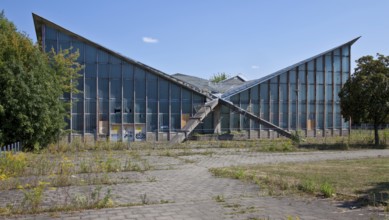 Magdeburg Rotehornpark Multi-purpose hall HYPARSCHALE Built in 1969 by Ulrich Müther and others