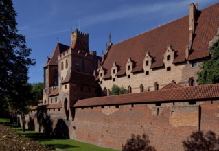 View from north-east, left Hochschloß, right Mittelschloß, St., Sankt, Saint