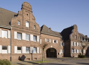 Architects Girmes & Oediger 1921, gatehouse on Ter-Meer-Platz