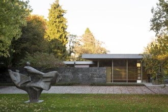 Chancellor's bungalow, built in 1963 by Sep Rup, park by Hermann Mattern, west side with sculpture